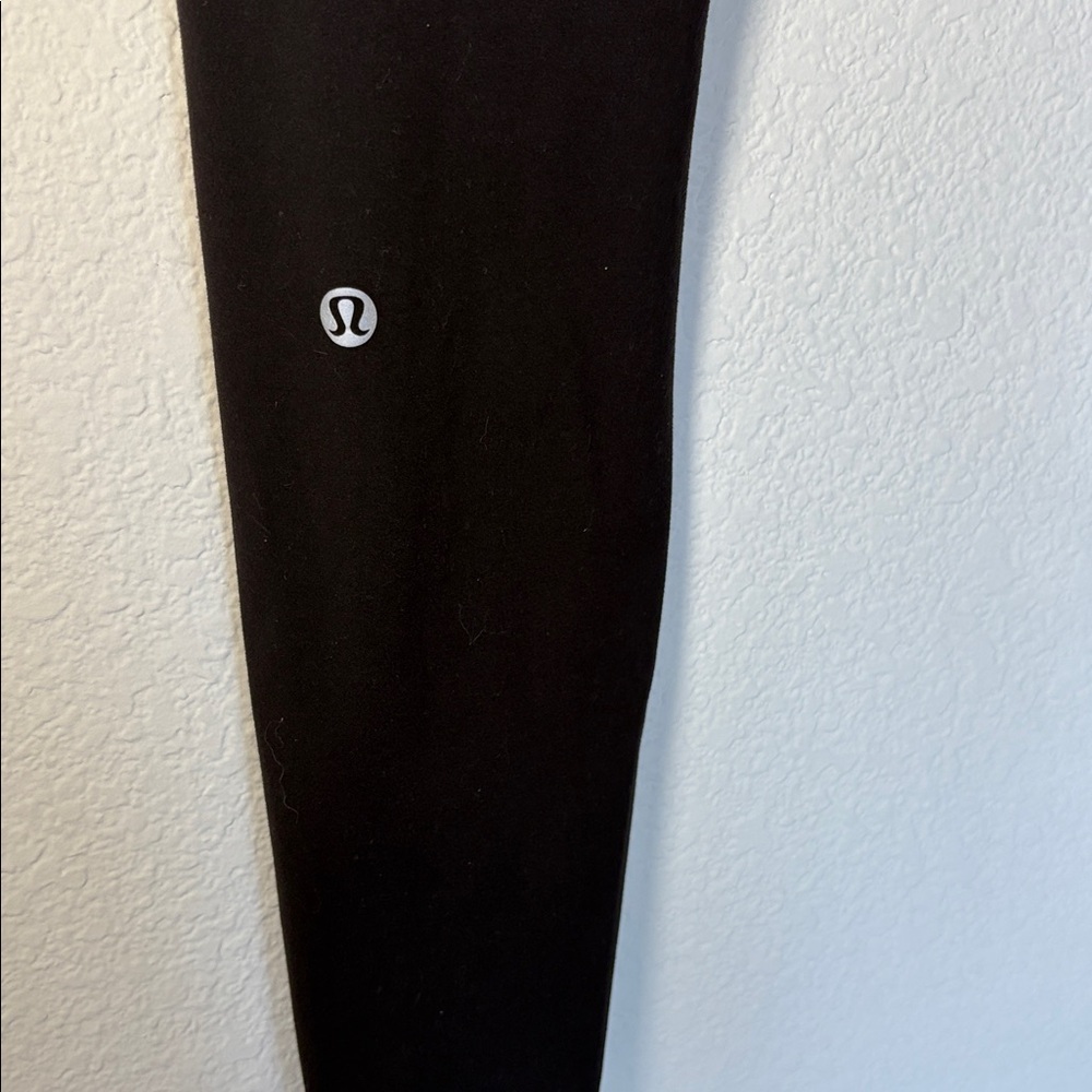 Lululemon Wunder Train High-Rise Tight 28"
Black size 8 Leggings - Picture 4 of 7
